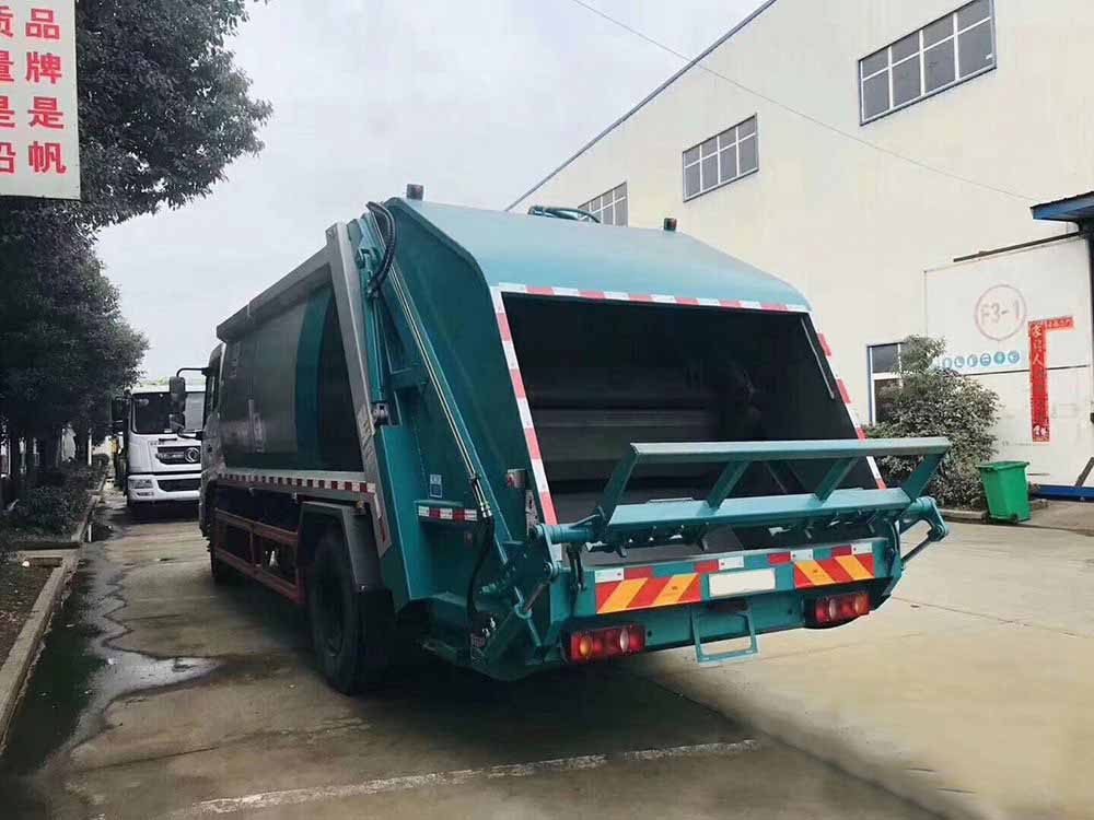 东风天锦分捡垃圾车