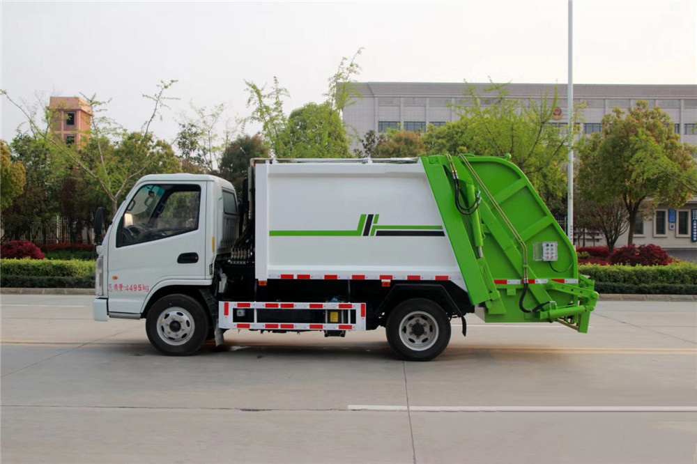 凯马4方压缩垃圾车