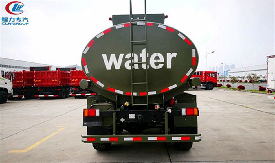 越野洒水车