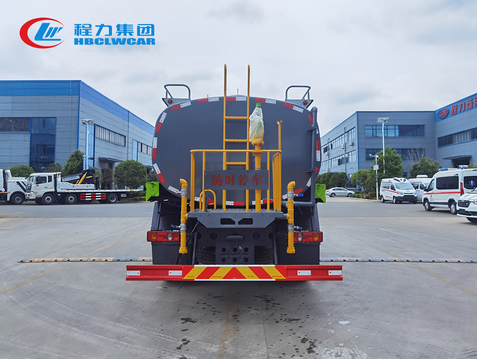 12方新款智能洒水车