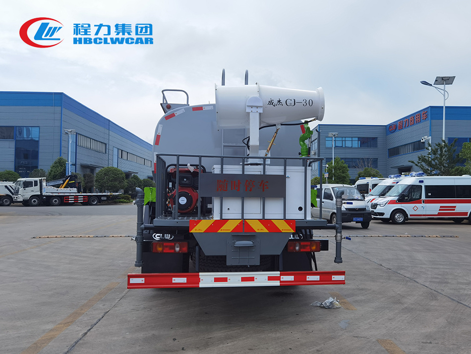 12-15方东风专底洒水车