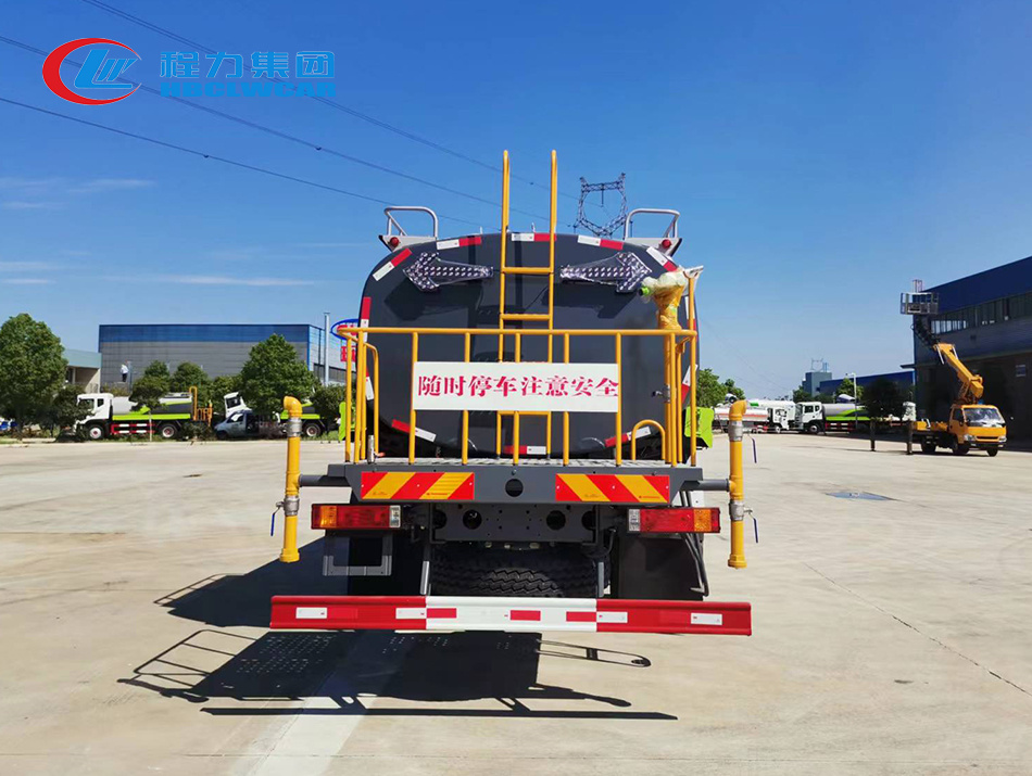 陕汽轩德15方洒水车