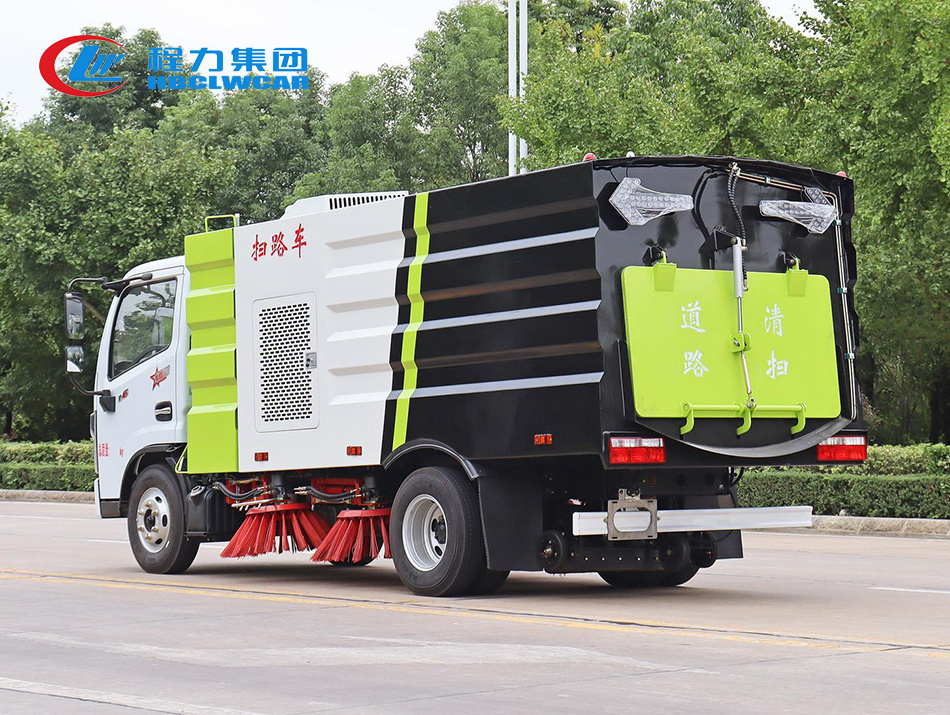 东风小多利卡扫路车