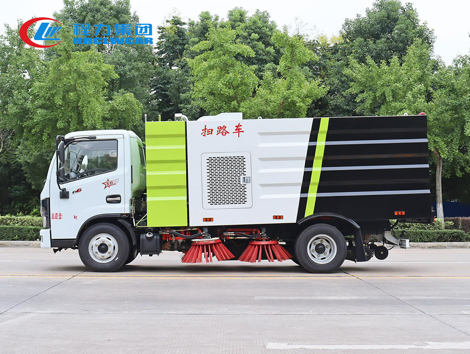 东风小多利卡扫路车