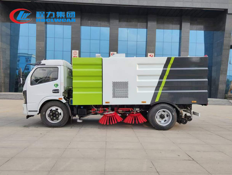 东风大福瑞卡扫路车