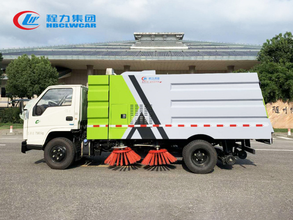 江铃顺达扫路车