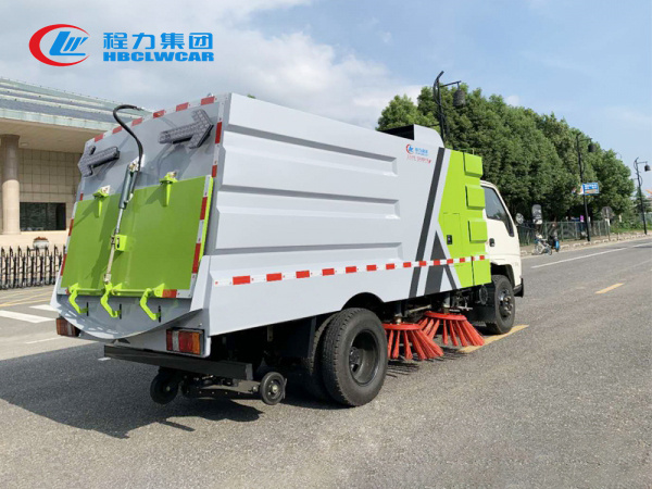 江铃顺达扫路车