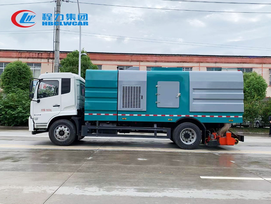 东风天锦吸尘车2方水8方尘