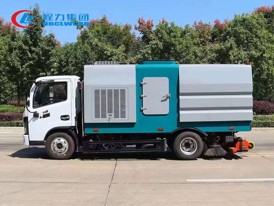 东风小多利卡吸尘车1水4尘