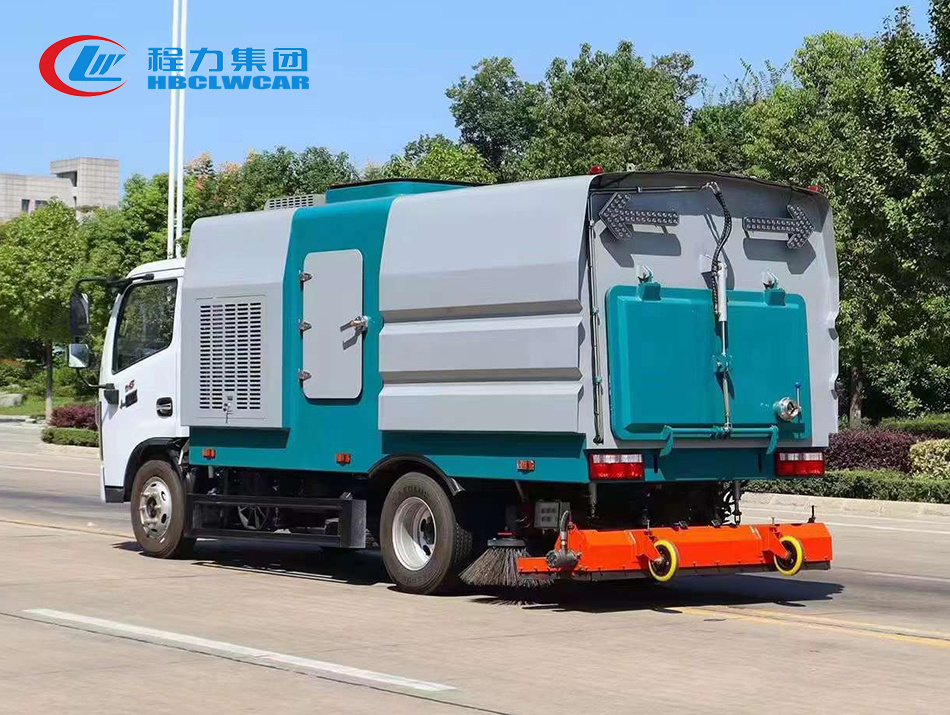 东风小多利卡吸尘车1水4尘