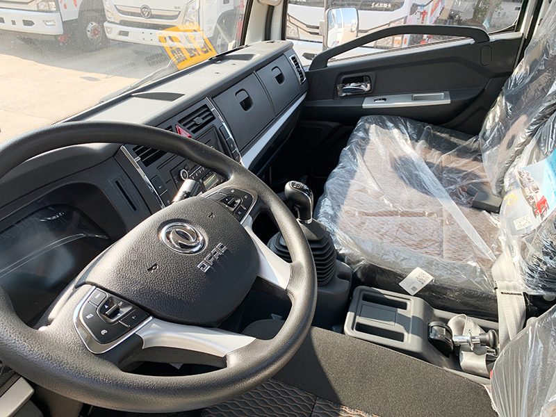 东风4.2米黄牌气瓶运输车
