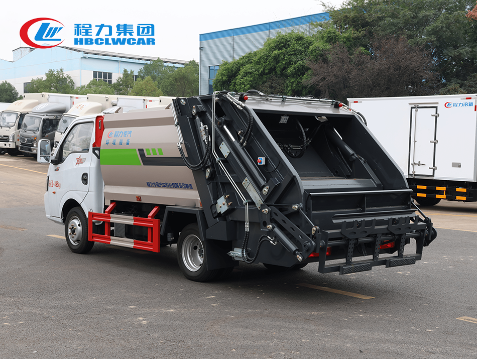 东风途逸4方压缩垃圾车