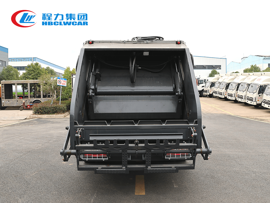 东风多利卡D7 9方压缩垃圾车