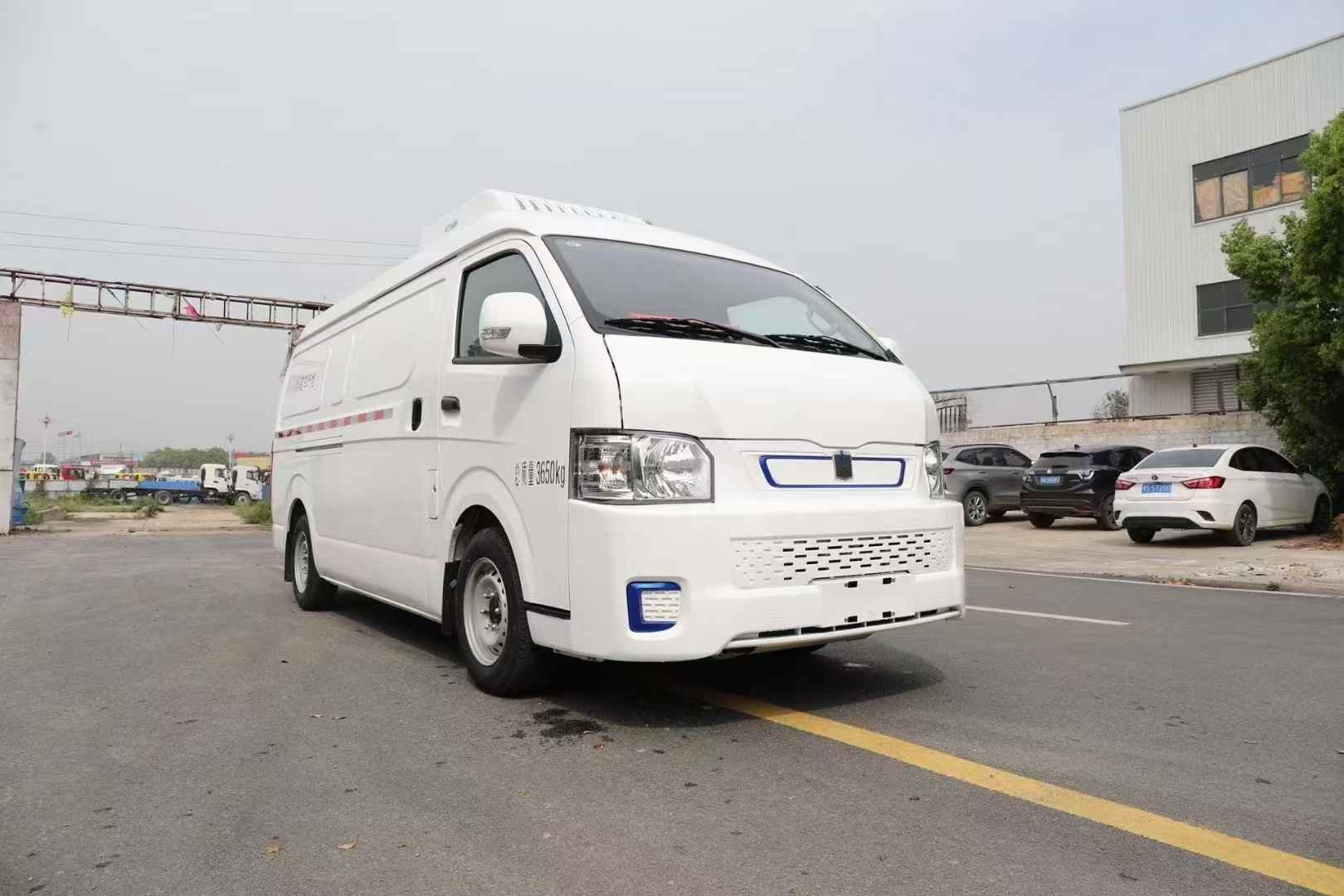 吉利E6纯电动面包冷藏车