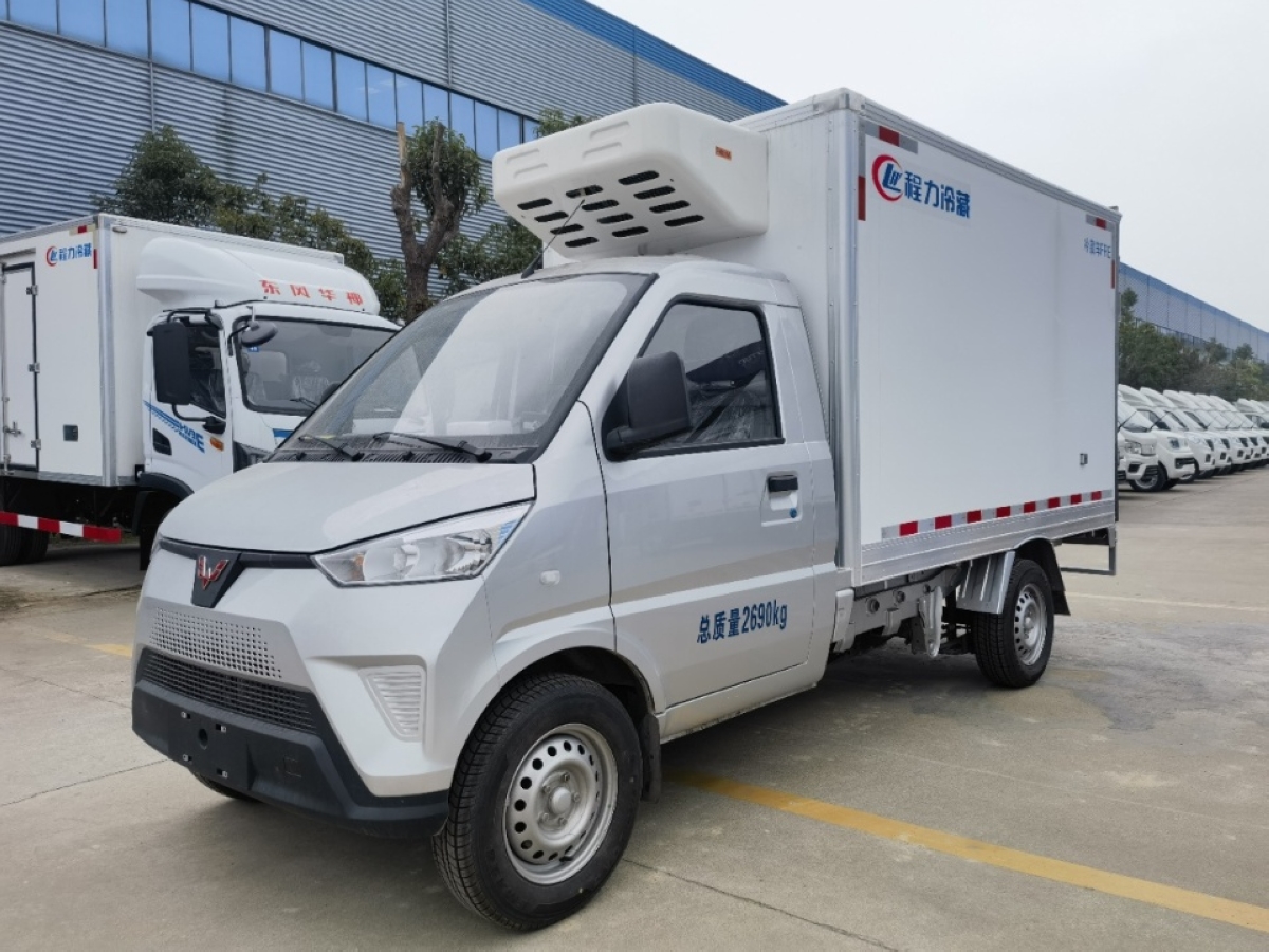 五菱冰宝纯电动2.8米微卡冷藏车