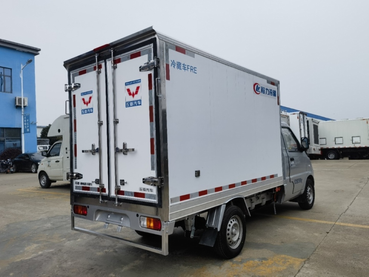 五菱冰宝纯电动2.8米微卡冷藏车