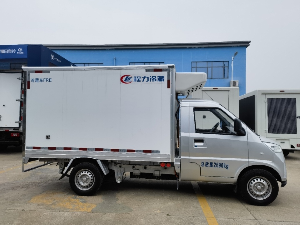 五菱冰宝纯电动2.8米微卡冷藏车