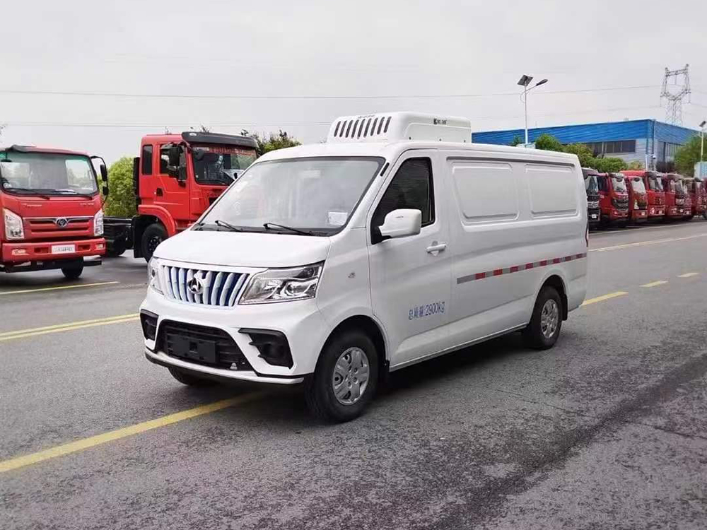 长安睿行EM80纯电动面包冷藏车