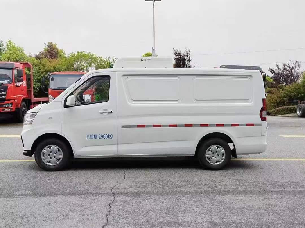 长安睿行EM80纯电动面包冷藏车