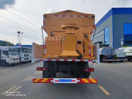 东风天锦CL5180TCX6YC型除雪车