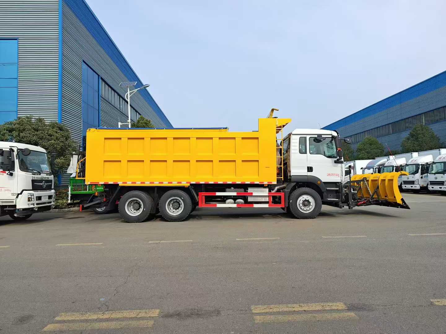 重汽汕德卡后双桥除雪车